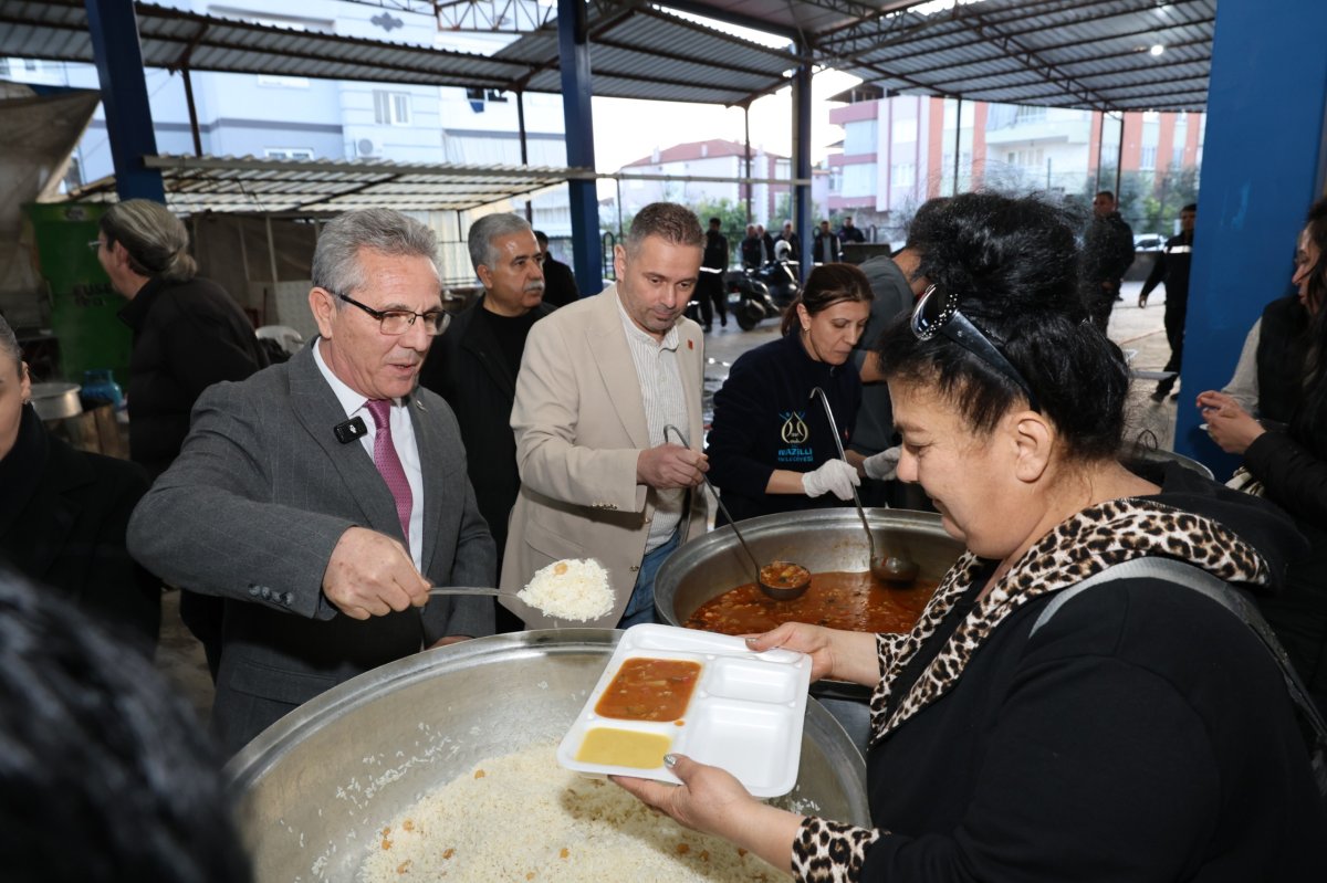 NAZİLLİ BELEDİYESİ'NDEN YENİ MAHALLE'DE GENİŞ KATILIMLI İFTAR.