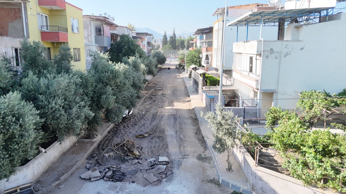 BAŞKAN TETİK SÖZ VERMİŞTİ. ŞİRİNEVLER VE ÇAPAHASAN'DA 10 YOL BİRDEN ASFALTLANIYOR..