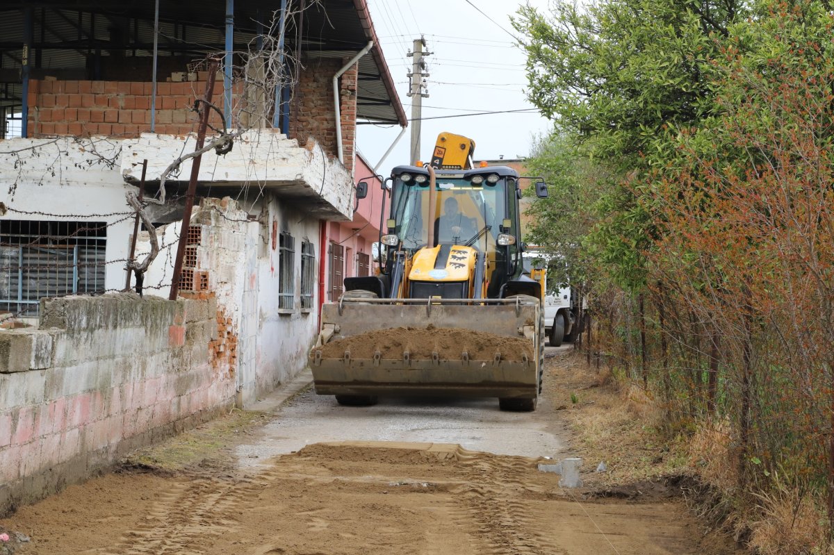 NAZİLLİ’DE YOL SEFERBERLİĞİ SÜRÜYOR