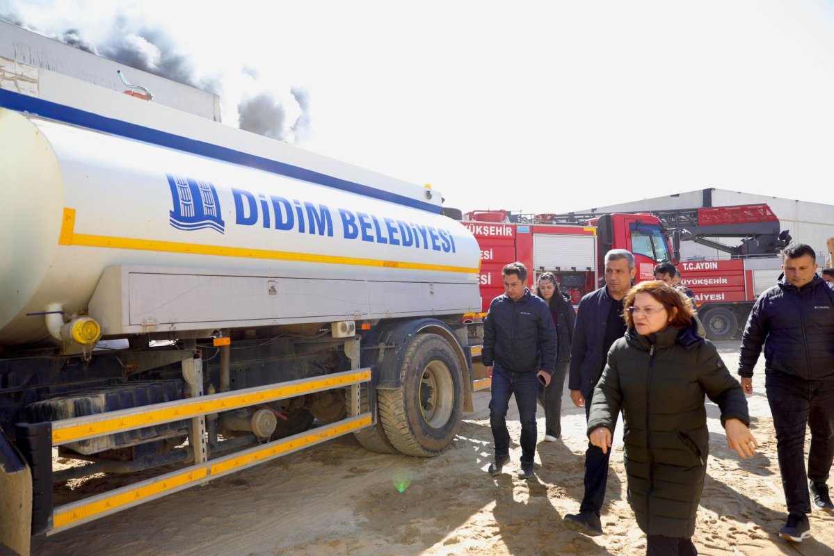BAŞKAN HATİCE GENÇAY YANGIN SÜRECİNİ EKİPLERLE BİRLİKTE SAHADA TAKİP ETTİ