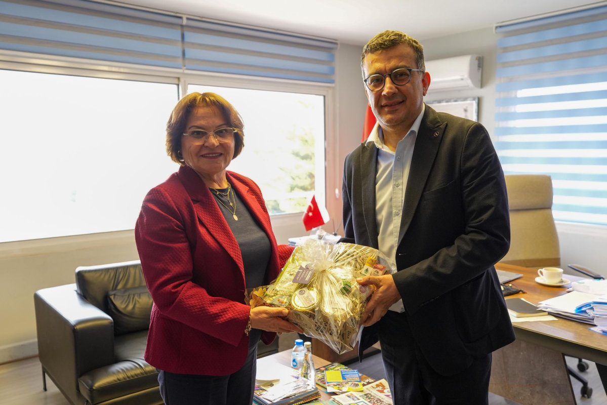 BAŞKAN HATİCE GENÇAY, DENİZ ULAŞIMINDA YENİ DÖNEM İÇİN İZDENİZ İLE BİR ARAYA GELDİ