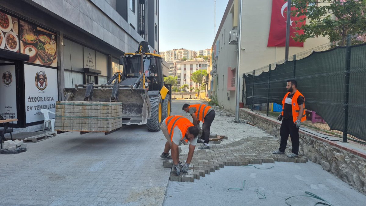 KUŞADASI BELEDİYESİ YOL YAPIM ÇALIŞMALARINA DEVAM EDİYOR..