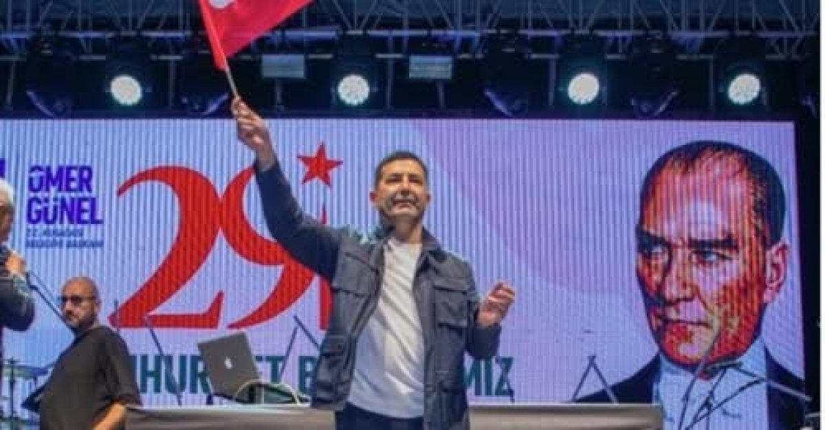 VATANDAŞ TEPKİLİ. KUŞADASI SEÇİLMİŞ BAŞKANININ YANINDA.