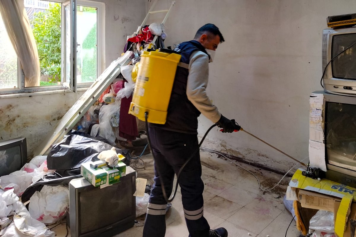 EFELER BELEDİYESİ’NDEN ÇÖP EVLERDE KAPSAMLI TEMİZLİK ÇALIŞMASI