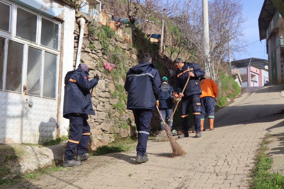 NAZİLLİ BELEDİYESİ'NDEN 82 MAHALLE'DE BAYRAM TEMİZLİĞİ