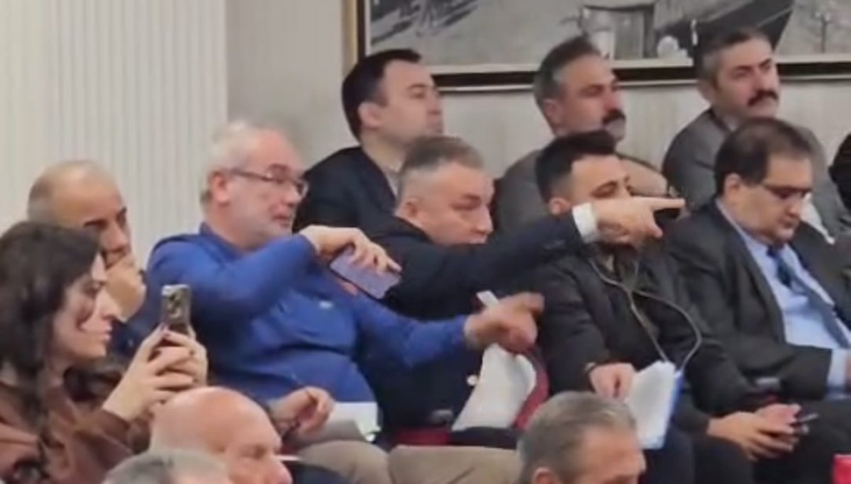 AYDIN BÜYÜKŞEHİR MECLİSİ'NDE İLGİNÇ GÖRÜNTÜLER: MECLİSİ BÜROKRATLAR MI YÖNETİYOR.?