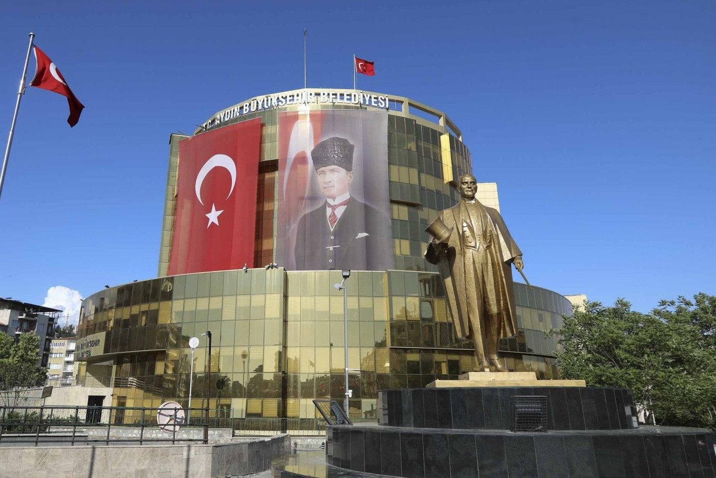 AK PARTİLİ AYDIN BÜYÜKŞEHİR SMS İLE ASLİ GÖREVİNİ KABUL ETMEDİĞİNİ DUYURDU