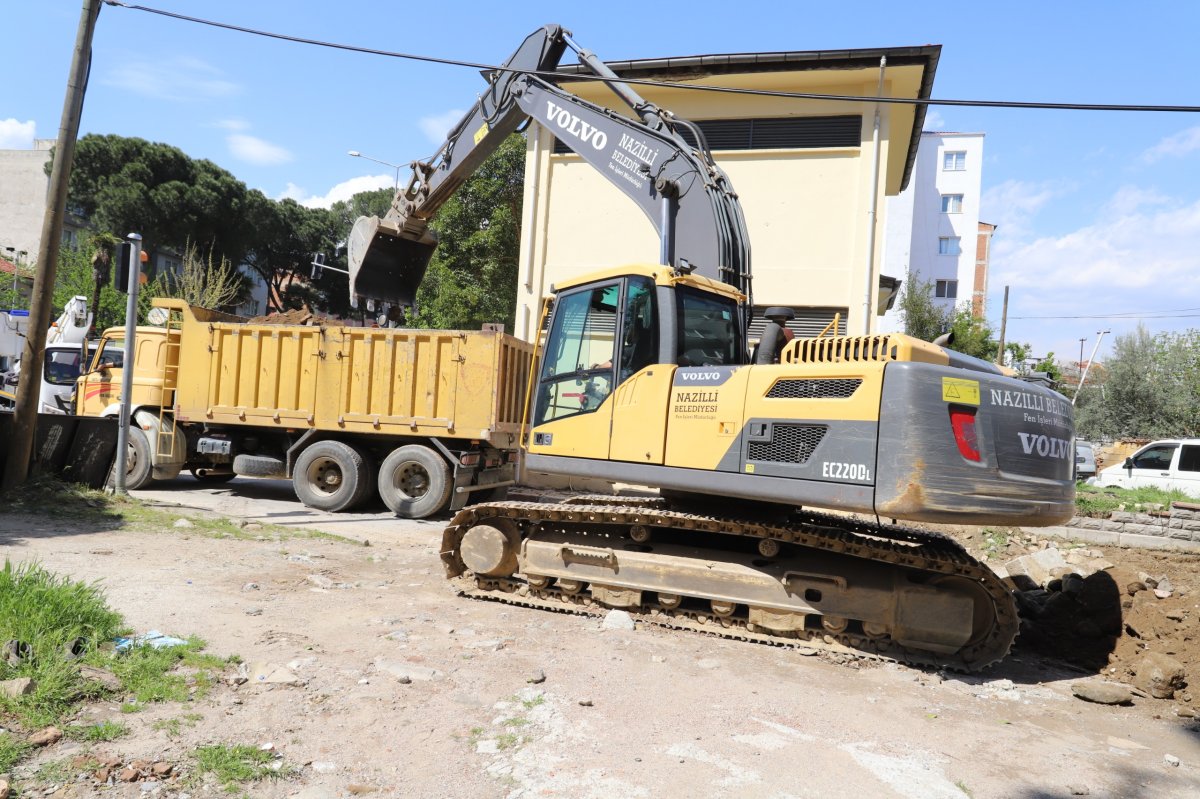 NAZİLLİ BELEDİYESİ'NDEN YOL YENİLEME ATAĞI