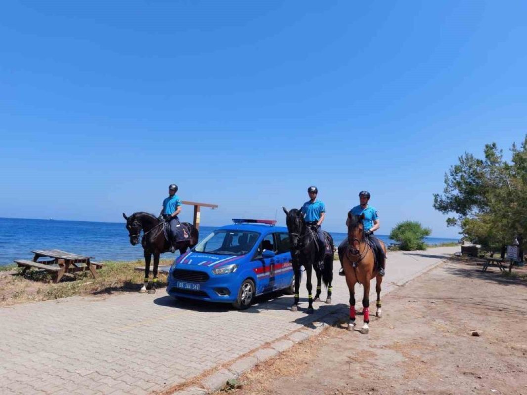 KUŞADASI MİLLİ PARK'TA ATLI JANDARMA TİMİ GÖREVE BAŞLADI..