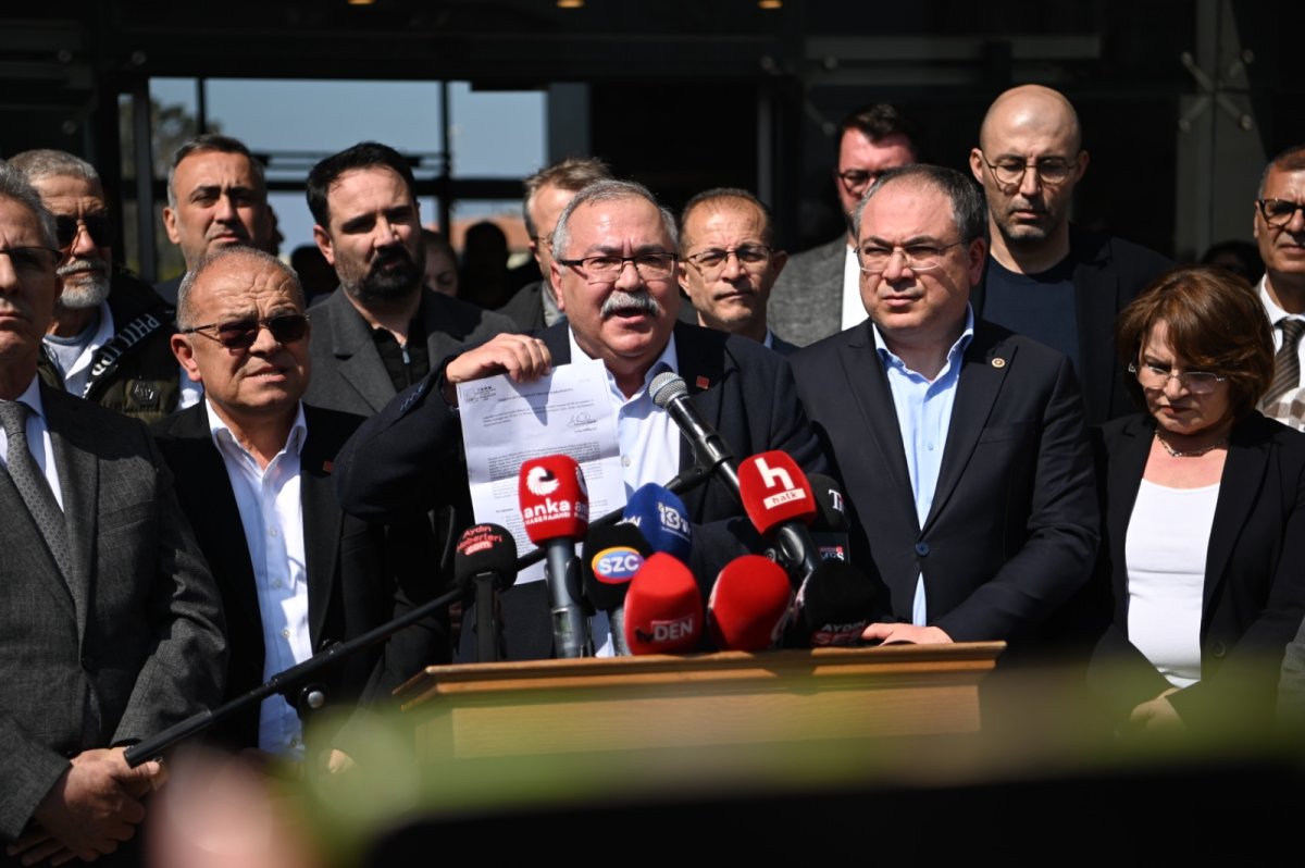 KUŞADASI AYAKTA, CHP'Lİ BÜLBÜL SERT KONUŞTU, ' BU KUMPASIN ARKASINDA OLANLARIN RAKİPLERİNİ İÇERİ ATTIRMA PLANLARINI BİLİYORUZ'