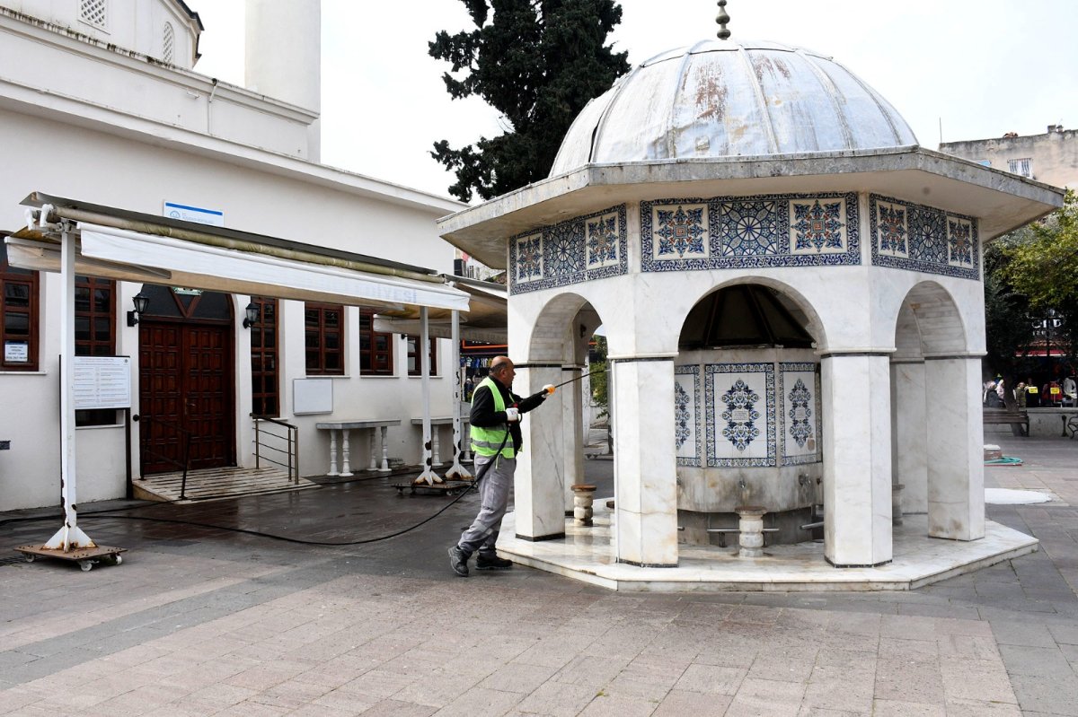 KUŞADASI’NDA CAMİLER BAYRAM NAMAZINA HAZIR
