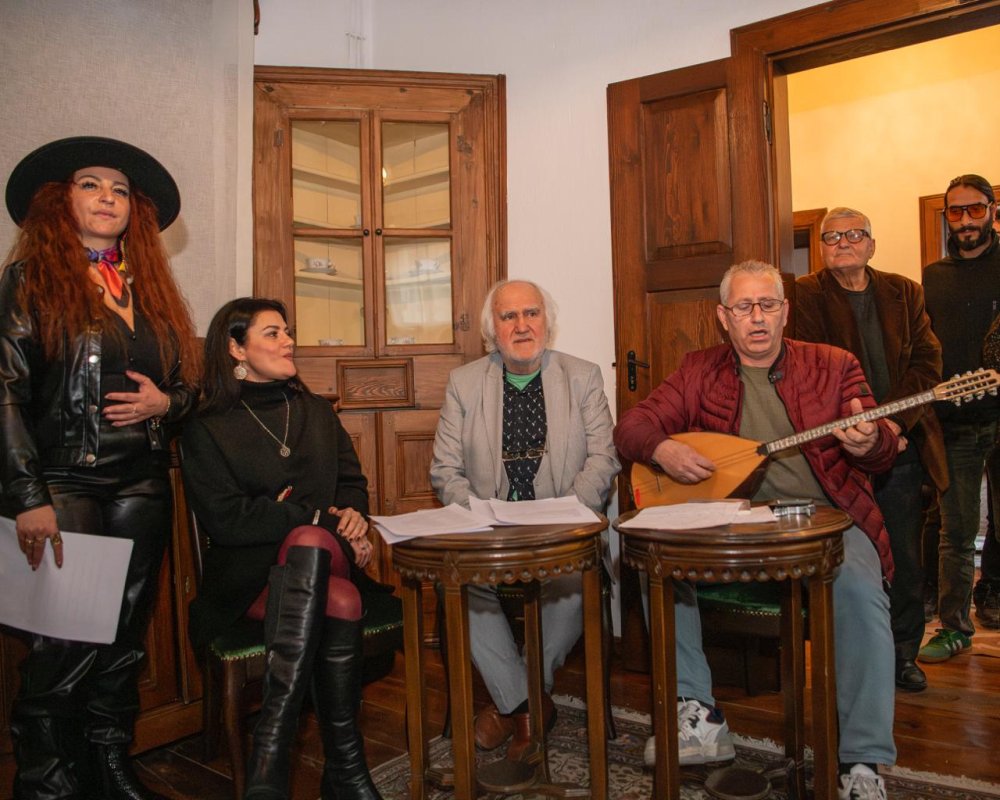 CEM KARACA KUŞADASI’NDA ŞARKILARIYLA ANILDI