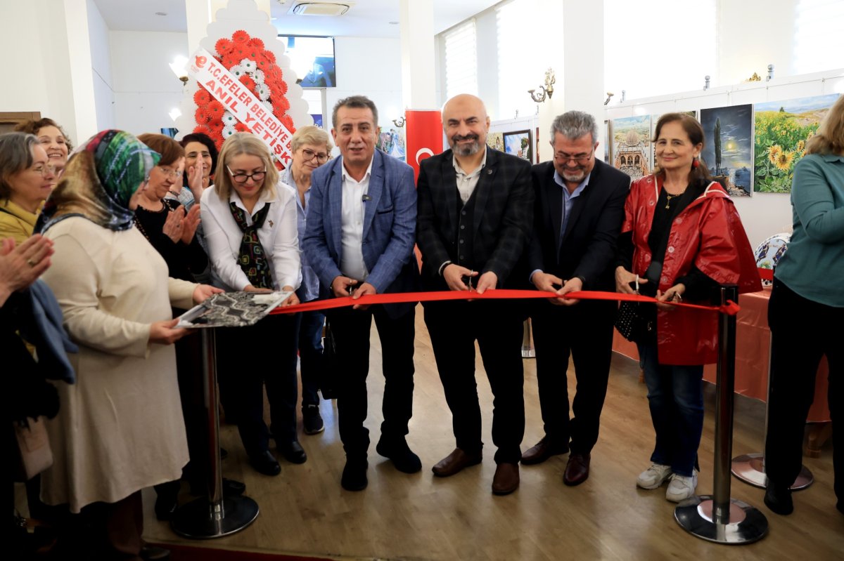 BAŞKAN YETİŞKİN EFELER’İN SANAT SERGİSİNİ AÇTI