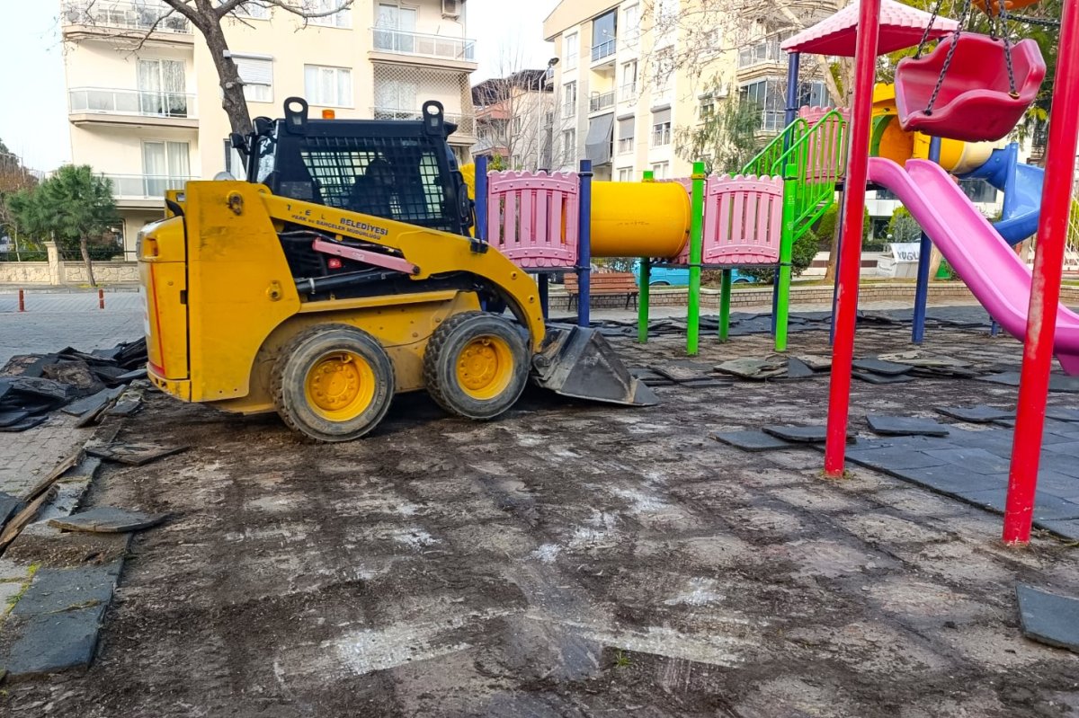 EFELER’DE PARKLAR YENİLENİYOR