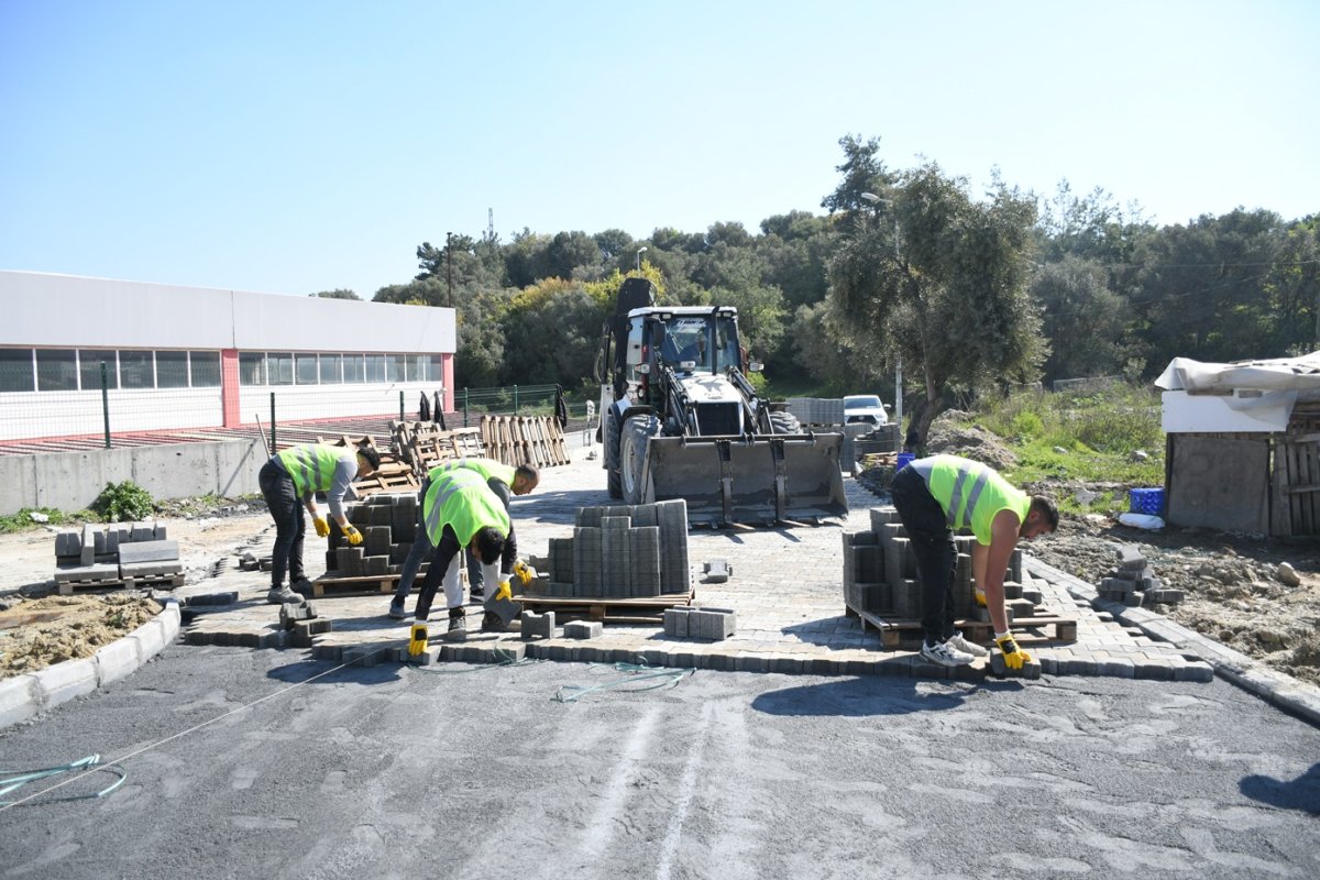 DEĞİRMENDERE MAHALLESİ’NİN YOLLARI YENİLENİYOR
