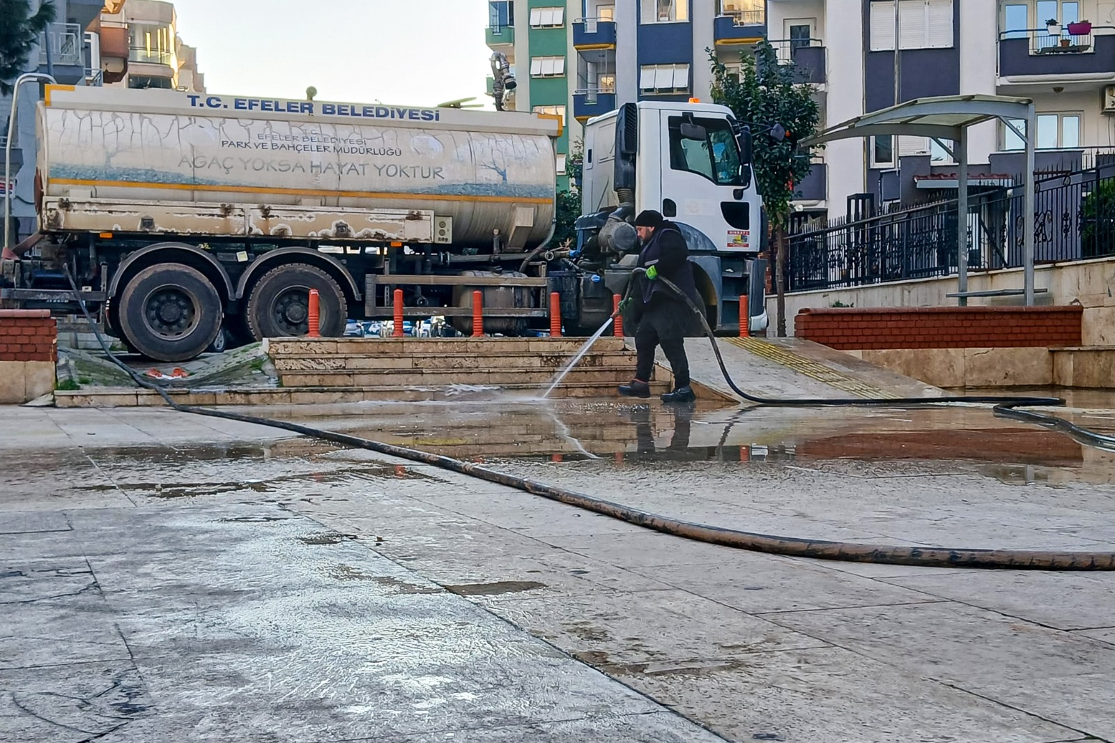 Efeler’de çocuk parkları tertemiz…