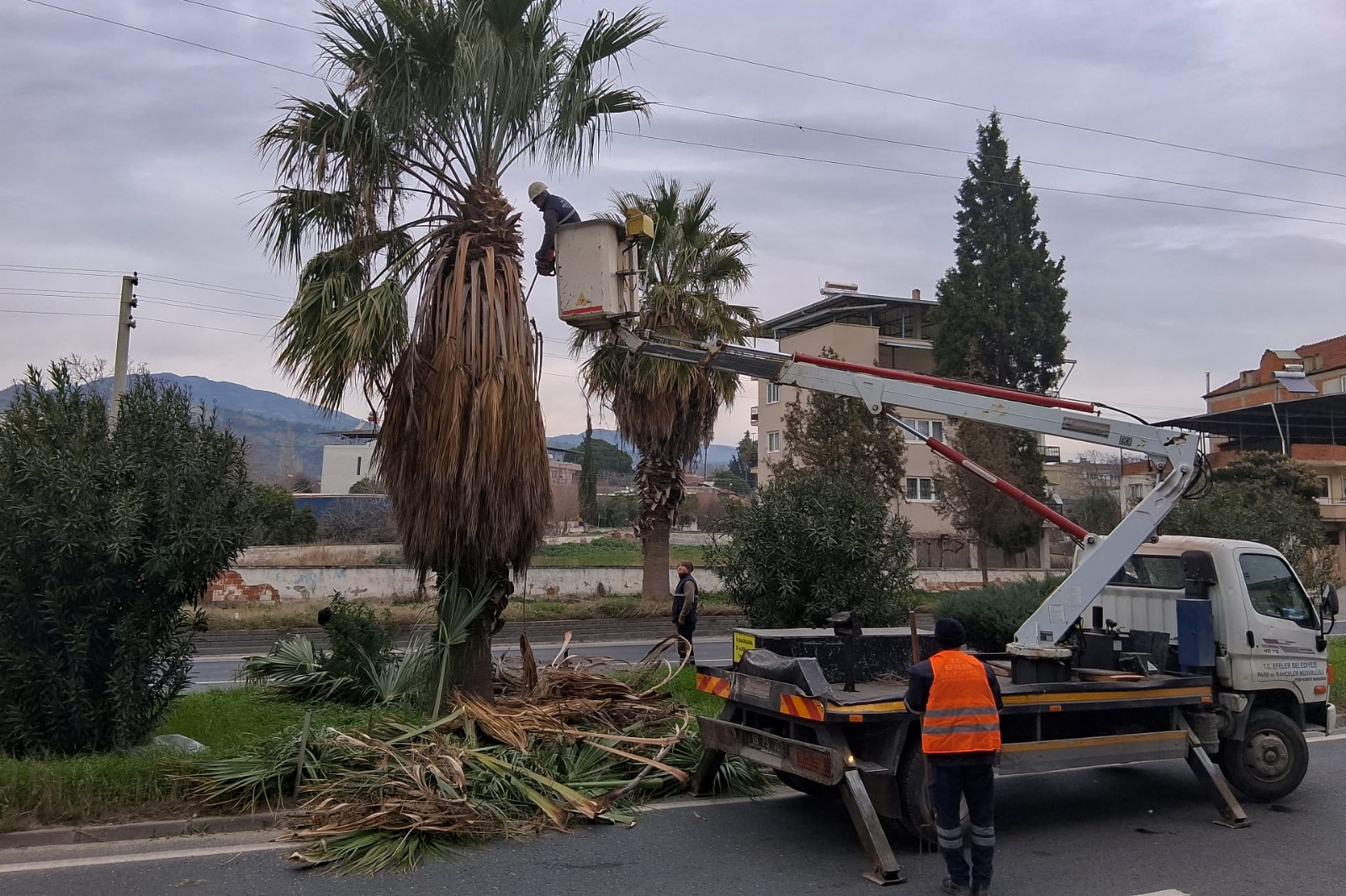 Efeler Belediyesi’nden Umurlu karayolunda çalışma…