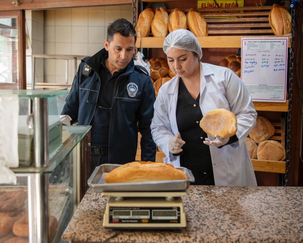 KUŞADASI BELEDİYESİ’NDEN VATANDAŞIN EKMEĞİNE  HİJYEN VE GRAMAJ DENETİMİ