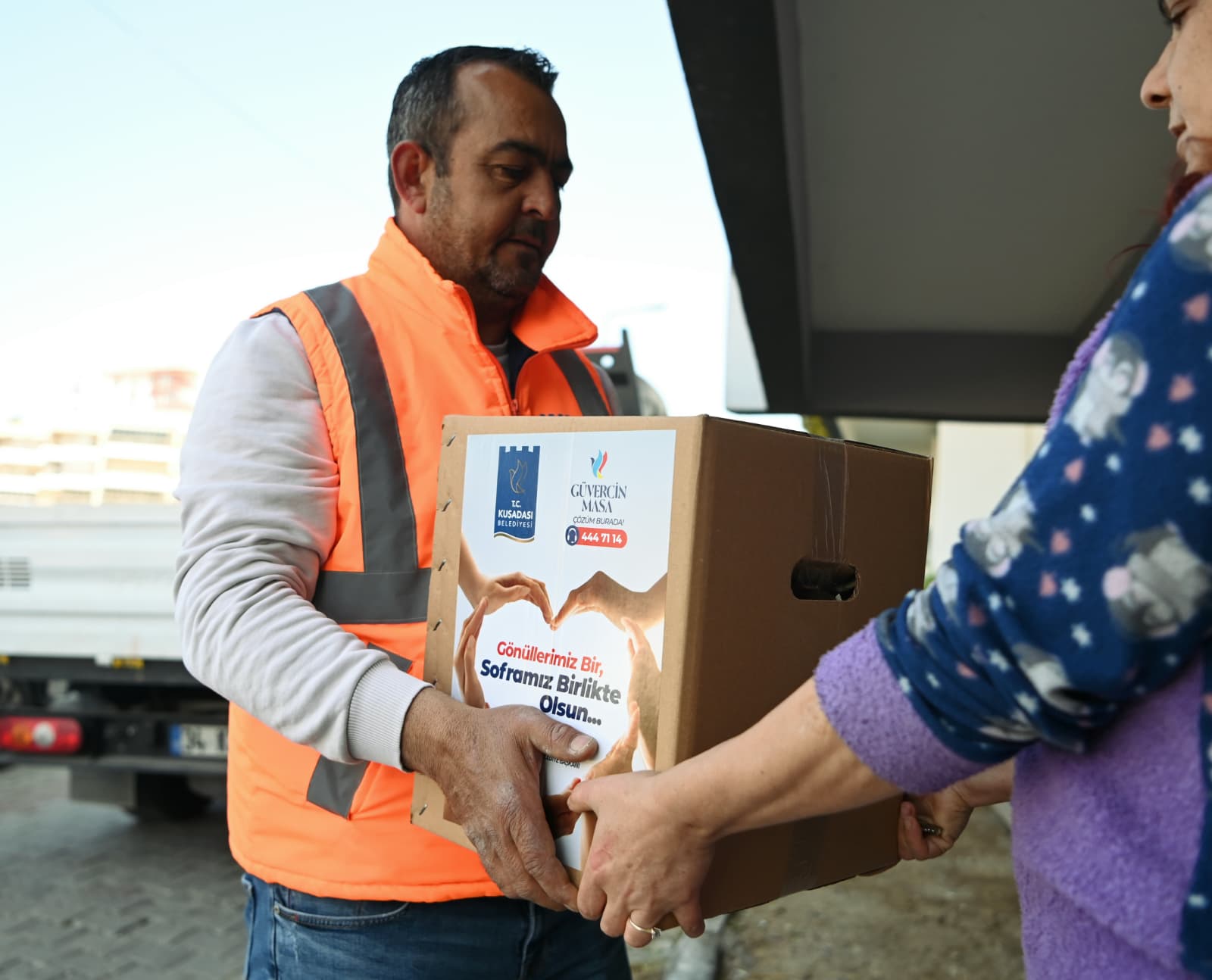 KUŞADASI BELEDİYESİ'NDEN İHTİYAÇ SAHİPLERİNE DÜZENLİ GIDA DESTEĞİ