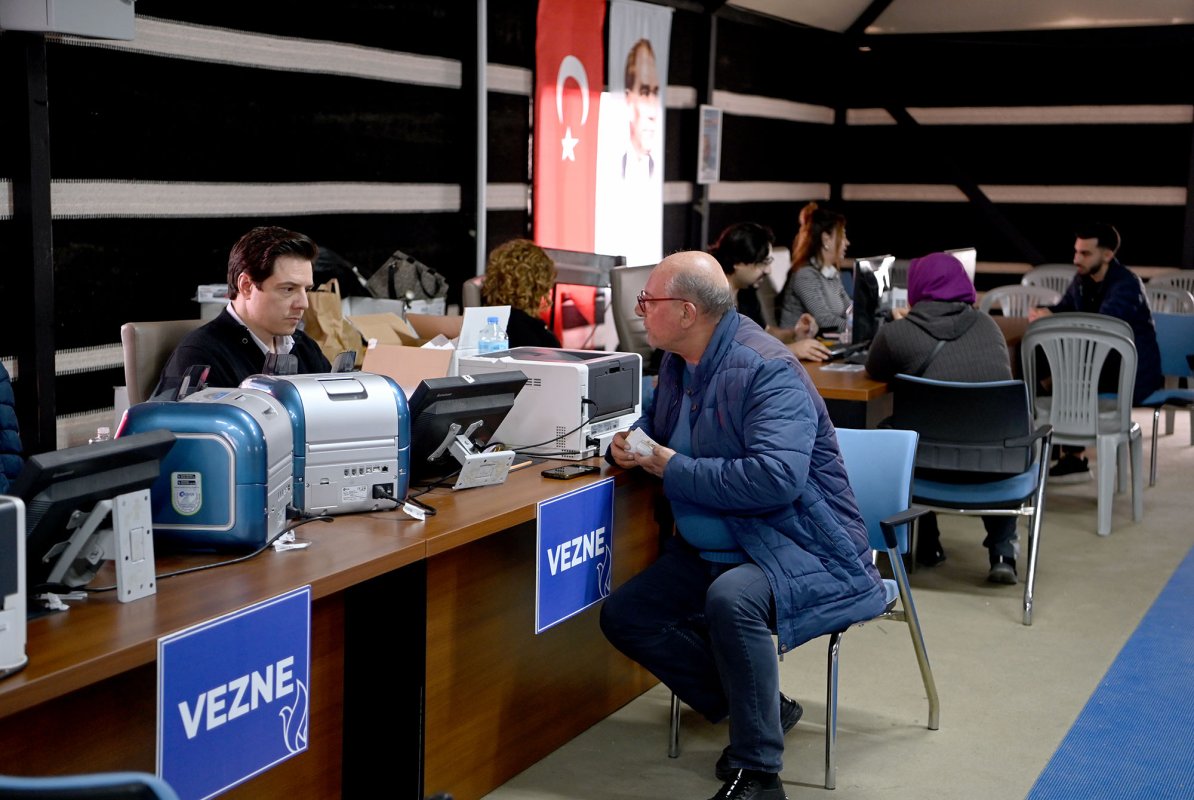 KUŞADASI BELEDİYESİ’NİN YÖRÜK HİZMET ÇADIRINDA TÜM İŞLEMLER KOLAYLIKLA YAPILIYOR...