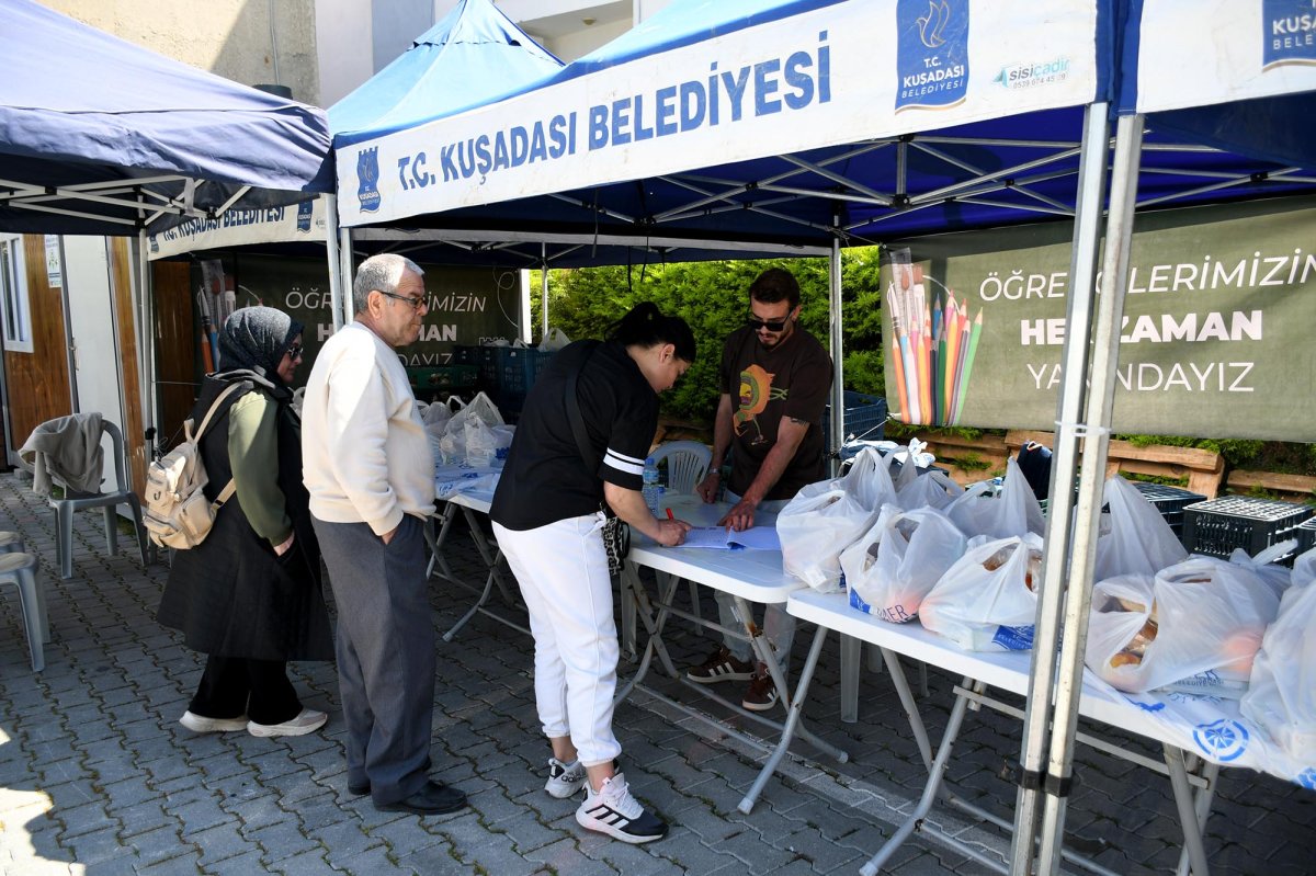 "BESLENME ÇANTASI DESTEĞİ" İLE KUŞADALI MİNİKLERDE, AİLLERDE MUTLU.