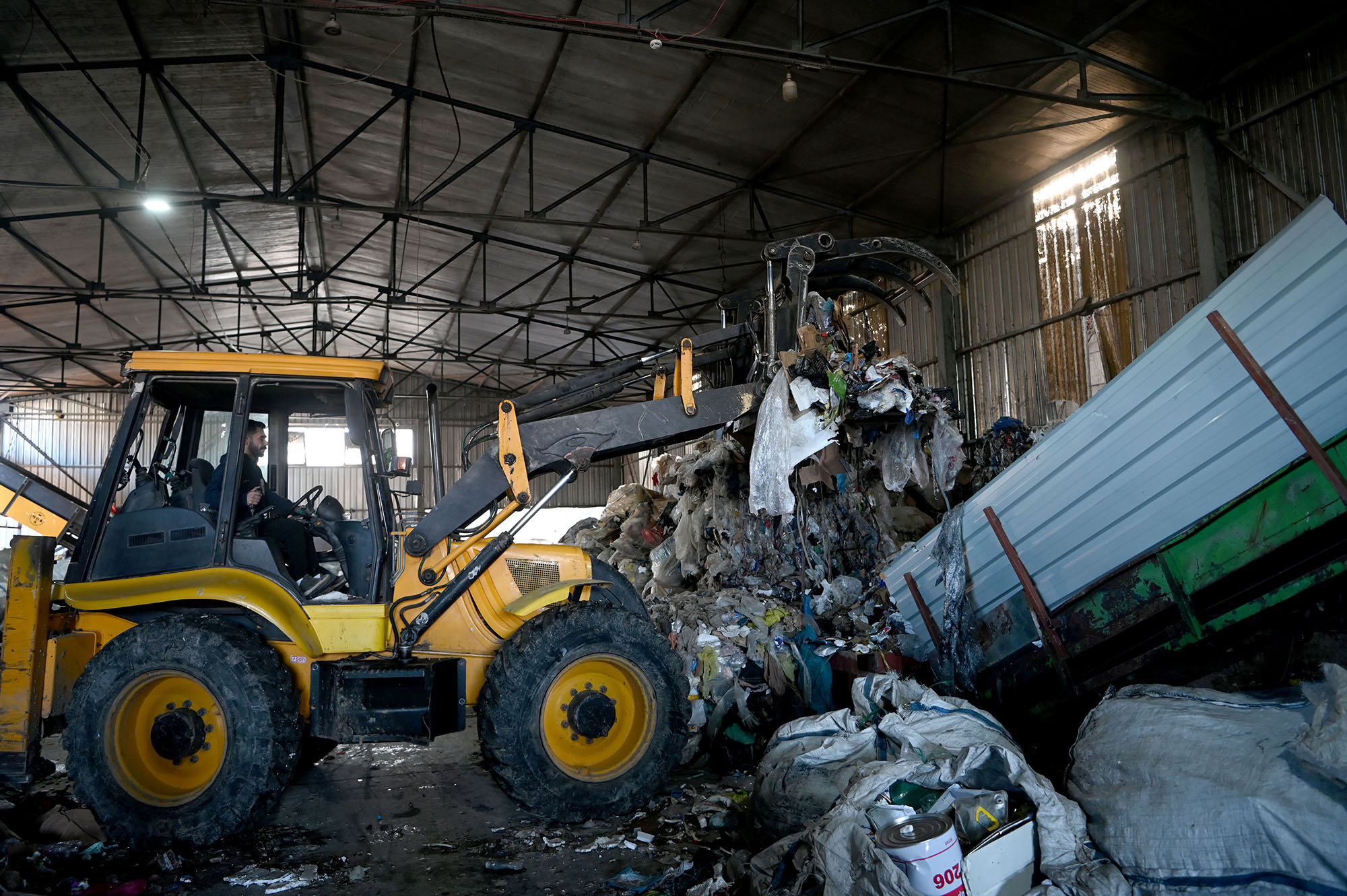 Kuşadası Belediyesi geleceği geri dönüşümle koruyor…