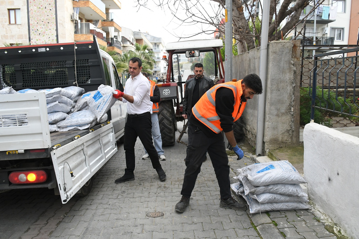 Kuşadası Belediyesi yakacak yardımlarını hızlandırdı…