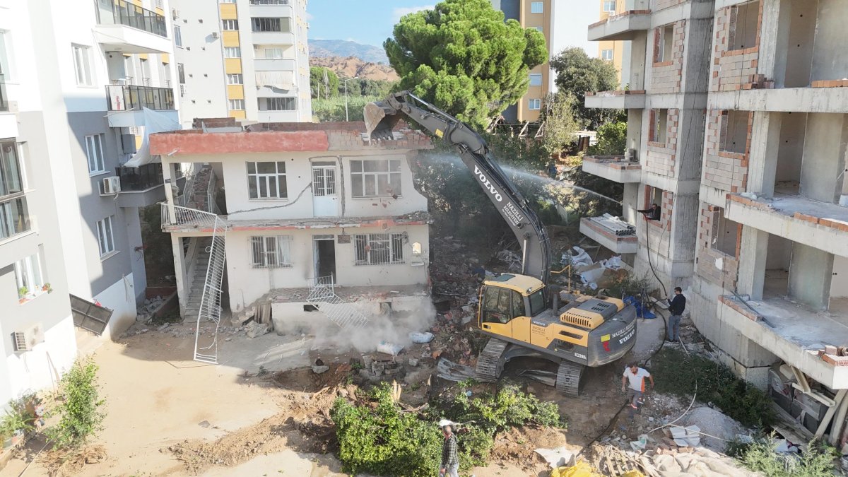 NAZİLLİ BELEDİYESİ’NDEN YEŞİL MAHALLE’DE TRAFİĞİ RAHATLATACAK HAMLE..