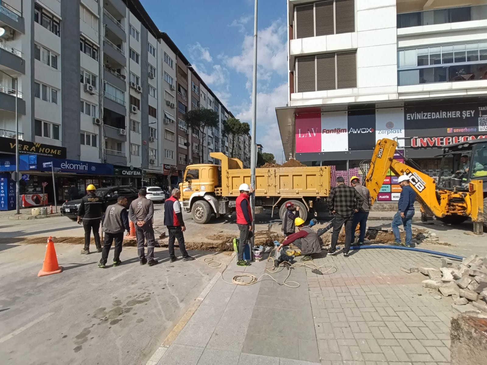 NAZİLLİ BELEDİYESİ 50 YILLIK İYİ SU HATTINI YENİLEDİ