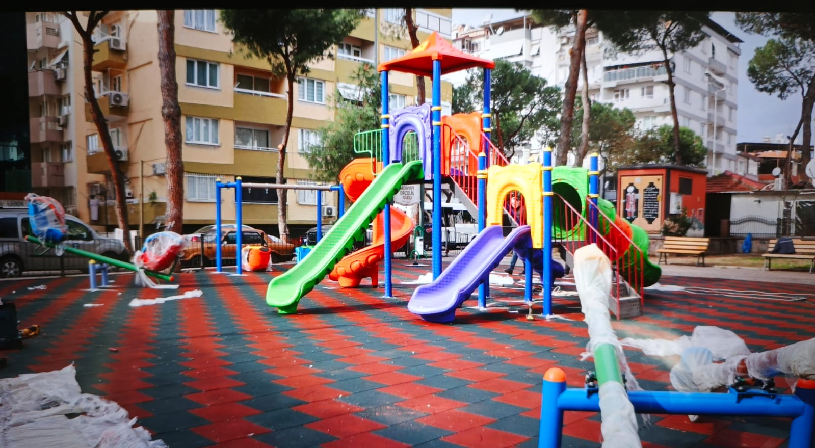 Nazilli Belediyesi çocuk parklarını yeniliyor…