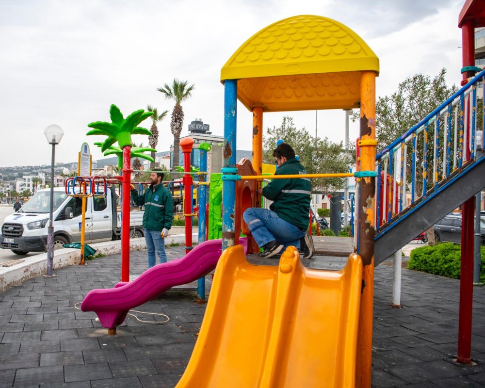 KUŞADASI’NDA ÇOCUK PARKLARI BAHARA HAZIRLANIYOR