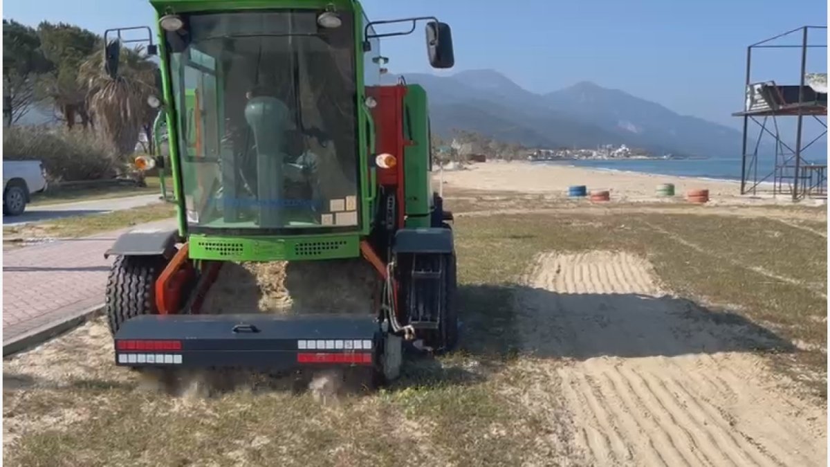 KUŞADASI’NIN PLAJLARI TURİZM SEZONUNA HAZIRLANIYOR