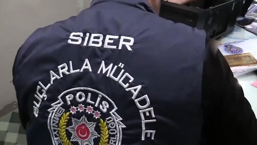 ARALARINDA ÇOCUK MÜSTEHCENLİĞİNİN DE BULUNDUĞU SİBER SUÇLARA BÜYÜK OPERASYON: 330 ŞÜPHELİ YAKALANDI..