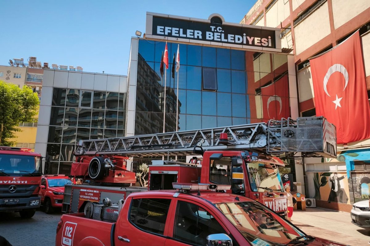 EFELER BELEDİYESİ'NDE YANGIN..