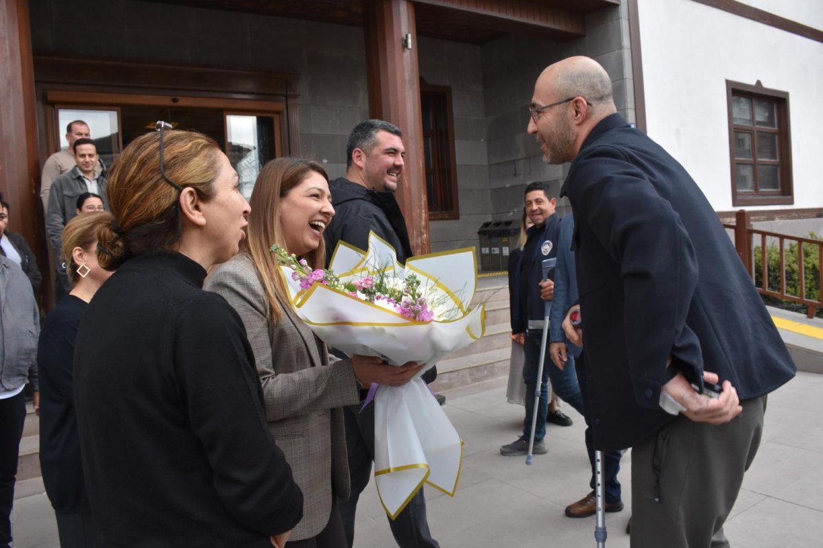 BAŞKAN ZENCİRCİ HASTANEDEN ÇIKTIĞI GİBİ İŞ BAŞI YAPTI