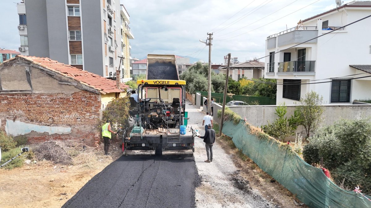 NAZİLLİ BELEDİYESİ ZAFER MAHALLESİ’NDE ASFALT ÇALIŞMALARINA BAŞLADI..